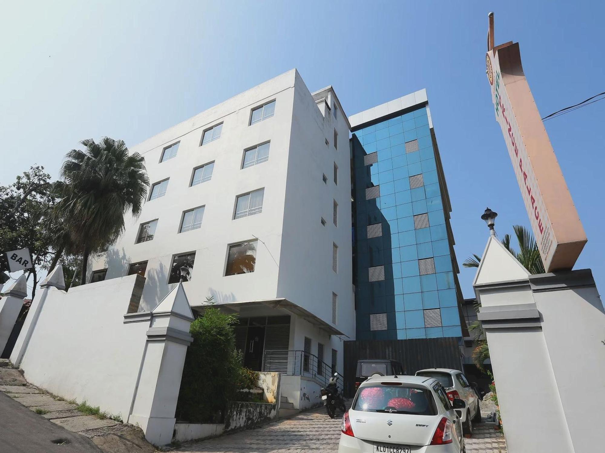 Super Townhouse Prince Palace Thiruvananthapuram Extérieur photo