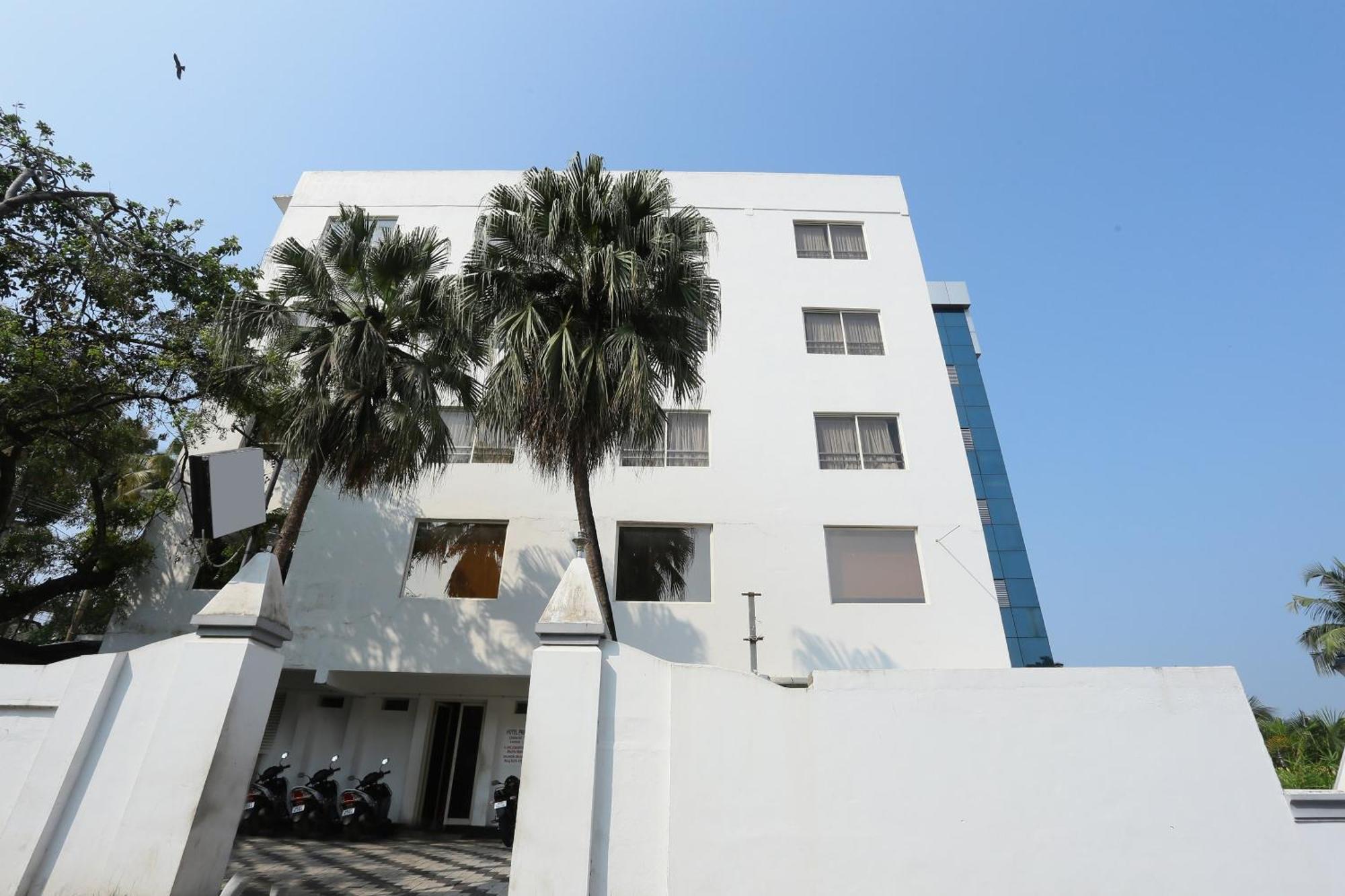 Super Townhouse Prince Palace Thiruvananthapuram Extérieur photo